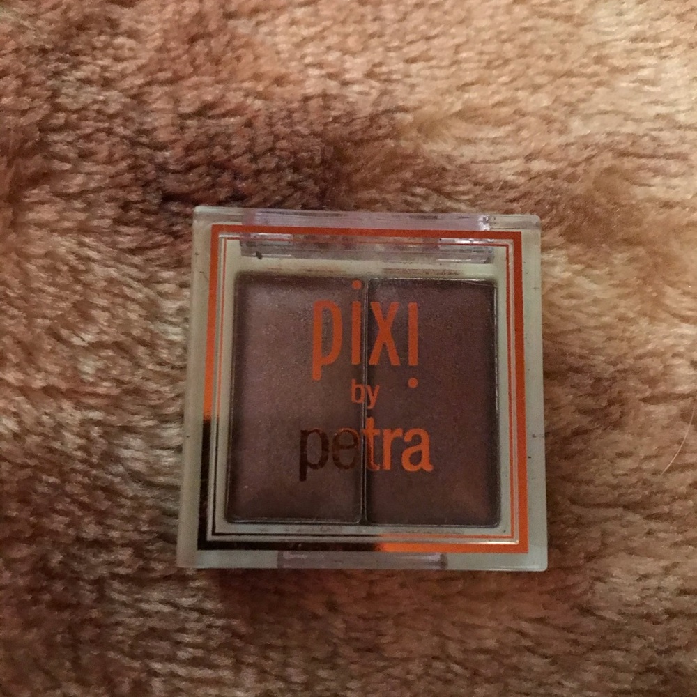 Makeup - Picture 5 of 7